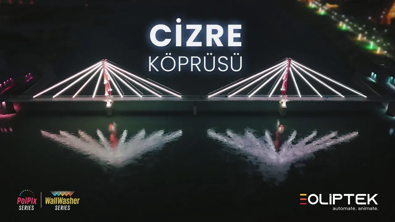 Cizre Köprüsü RGB piksel LED aydınlatmasının nehirden gece görünümü