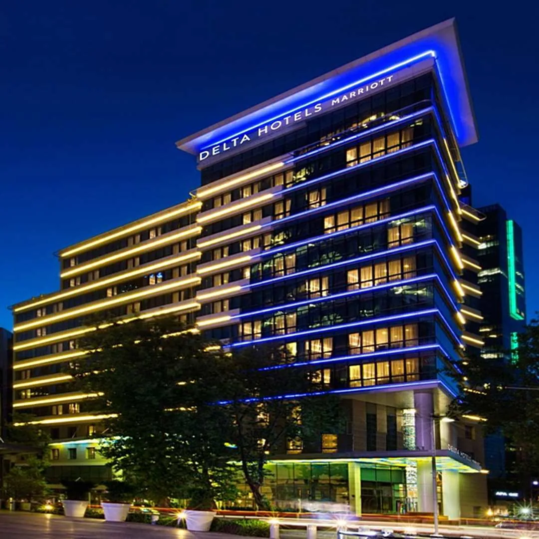 Delta Hotels by Marriott lineer dış cephe LED aydınlatma detayı