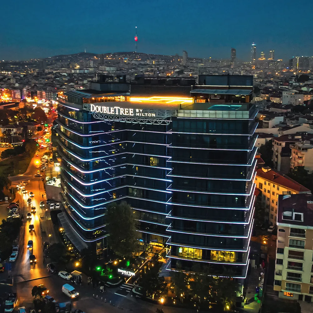 DoubleTree by Hilton Moda RGB lineer cephe LED uygulaması