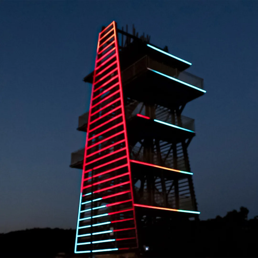 İzmir Aliağa Kulesi dış cephe LED ışık çizgileri