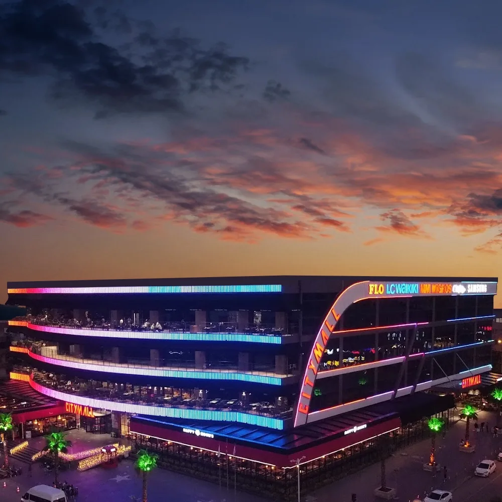 Samsun City Mall dış cephe LED animasyon gece görünümü