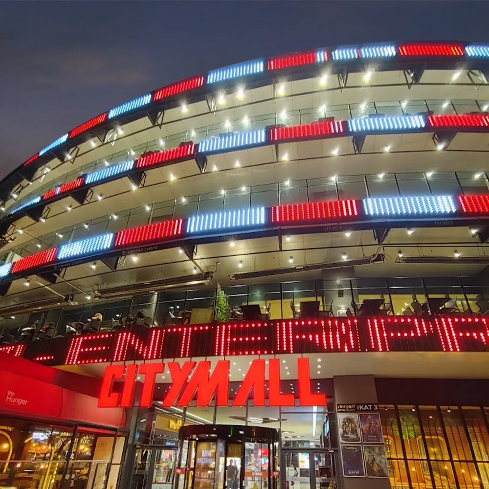 Samsun City Mall AVM cephesinde lineer LED ışık etkisi