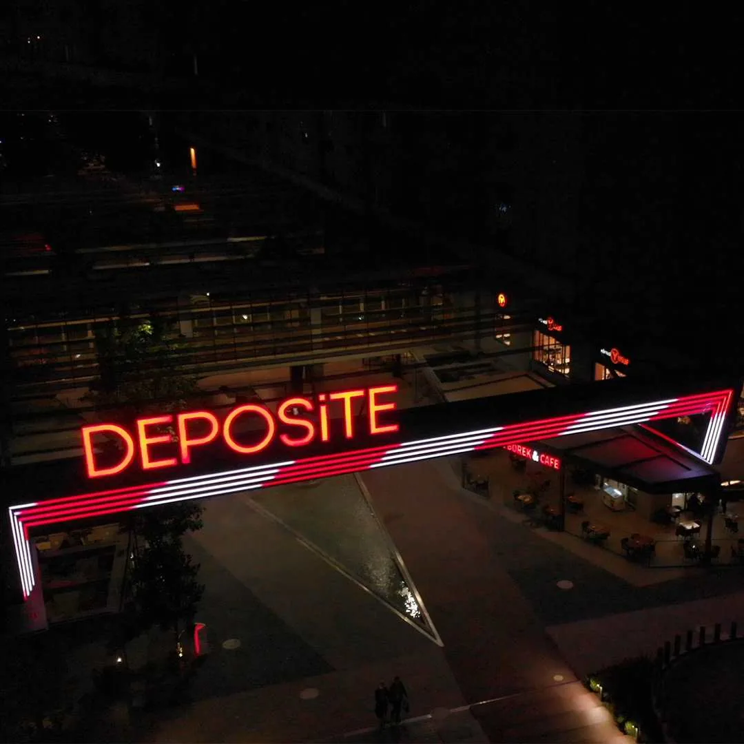 Sinpaş Deposite AVM giriş cephesi LED aydınlatma görünümü