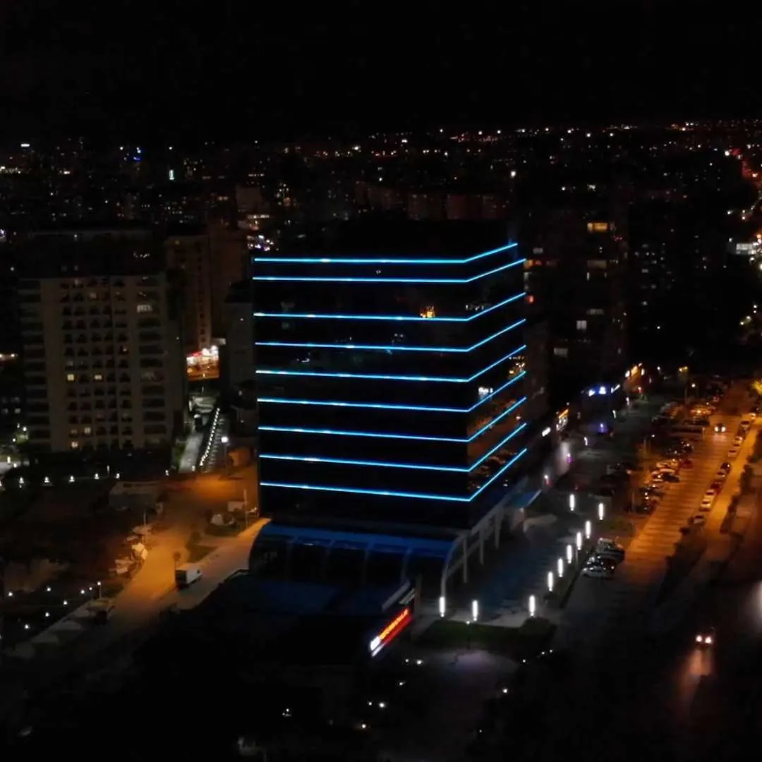 Skytech Genel Müdürlük cephe aydınlatma gece görünümü