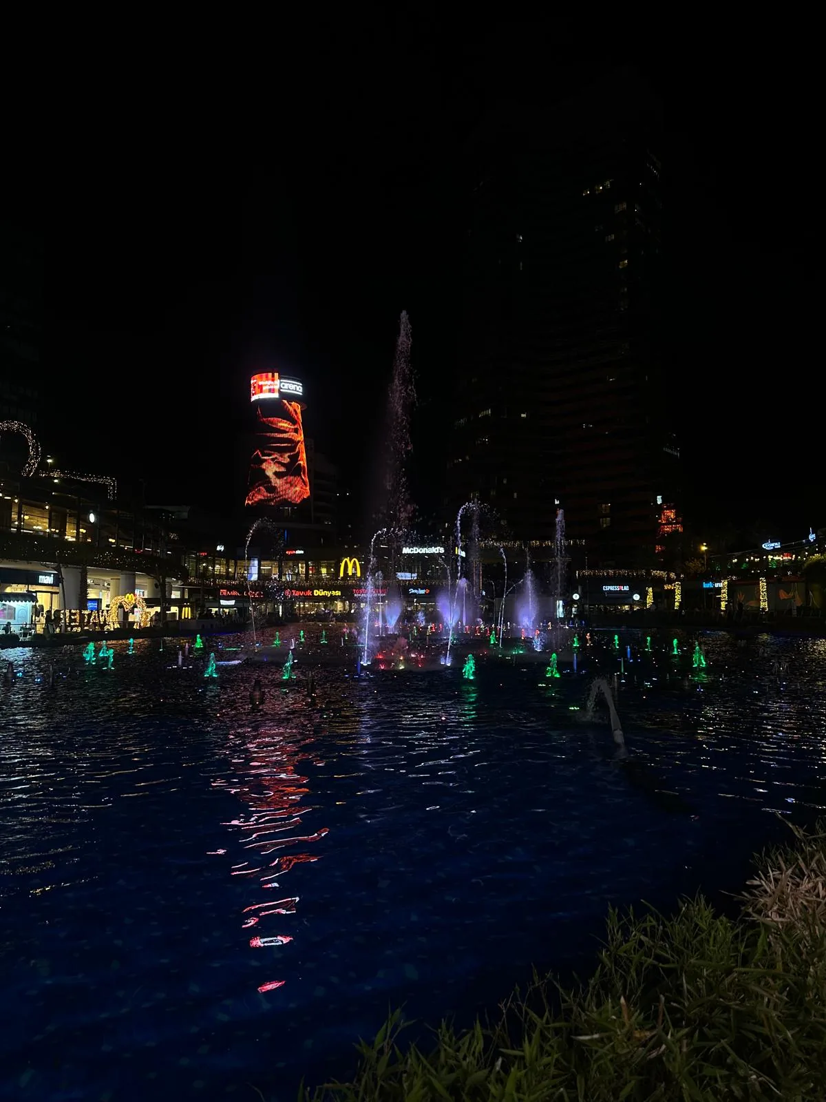 Water Garden Mall medya cephe animasyon görünümü